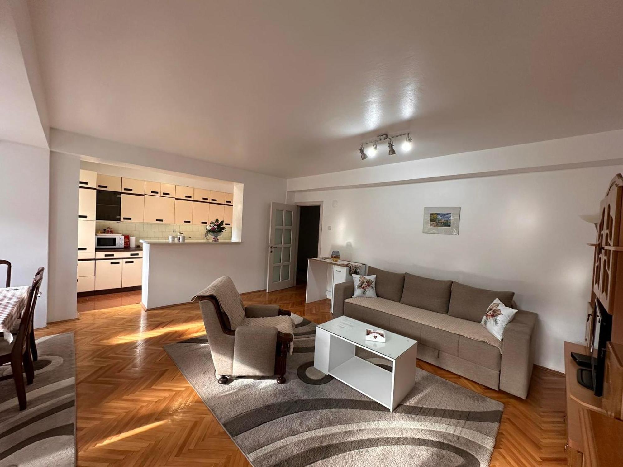 קומאנובו Viktor Apartment מראה חיצוני תמונה
